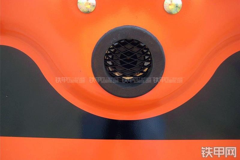 山猫S850滑移装载机局部