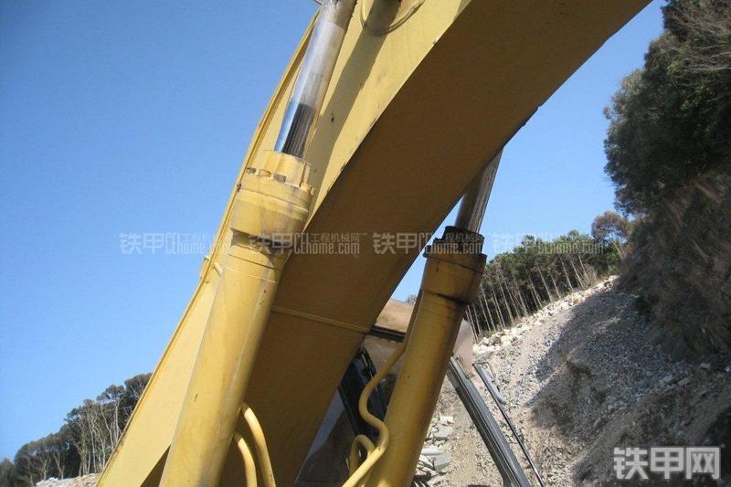 卡特彼勒330BL挖掘机局部