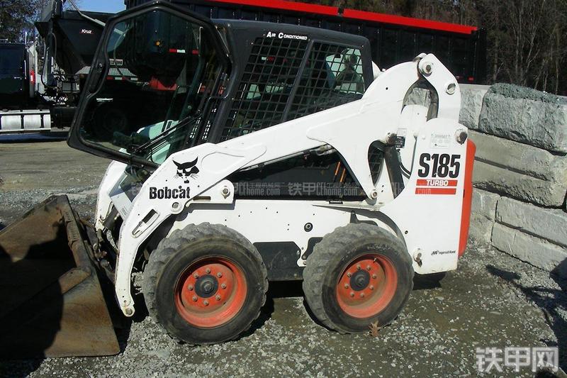 山猫S185滑移装载机整机外观