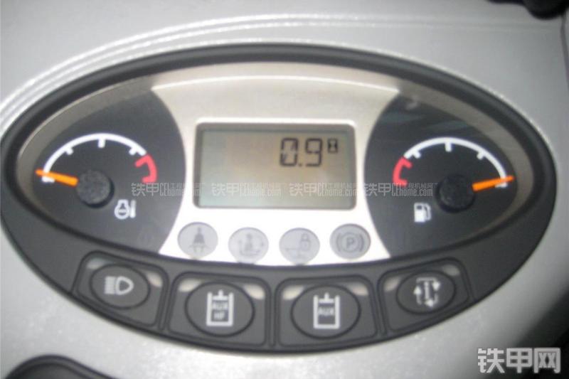 山猫S185滑移装载机局部