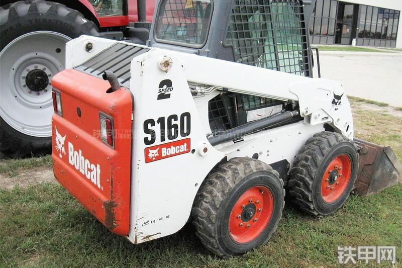 山猫S160滑移装载机整机外观