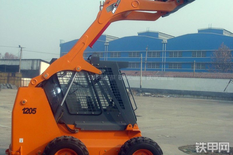 威肯GM1205滑移装载机整机外观