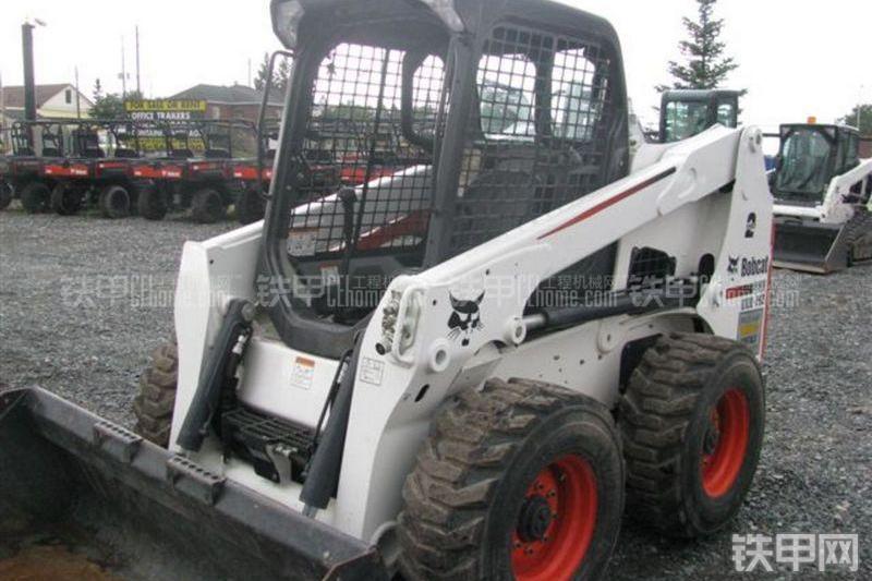 山猫S630滑移装载机整机外观