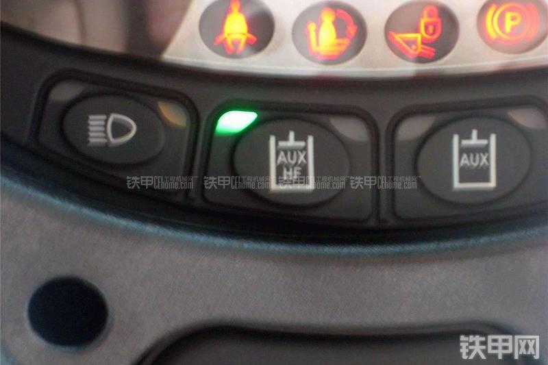 山猫T770滑移装载机局部