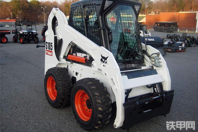 山猫S185滑移装载机整机外观