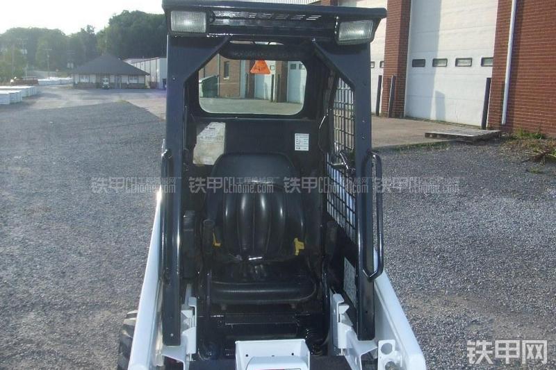 山猫463滑移装载机局部