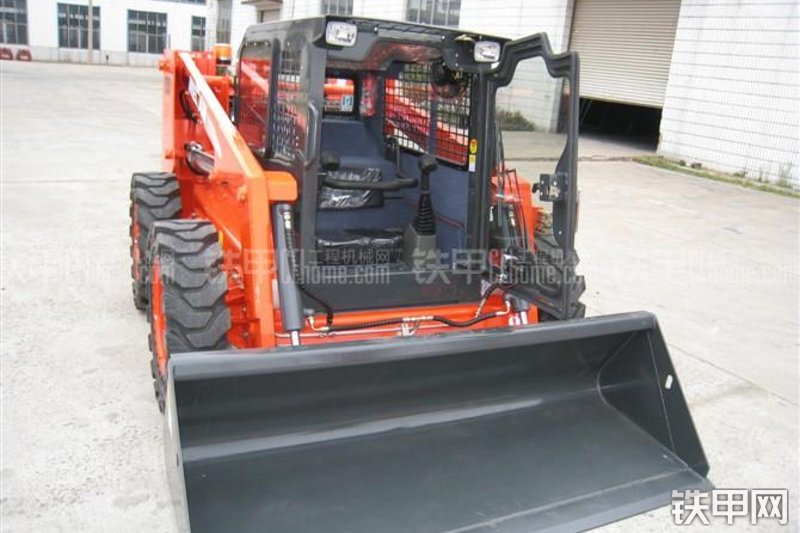 威肯GM750D滑移装载机整机外观