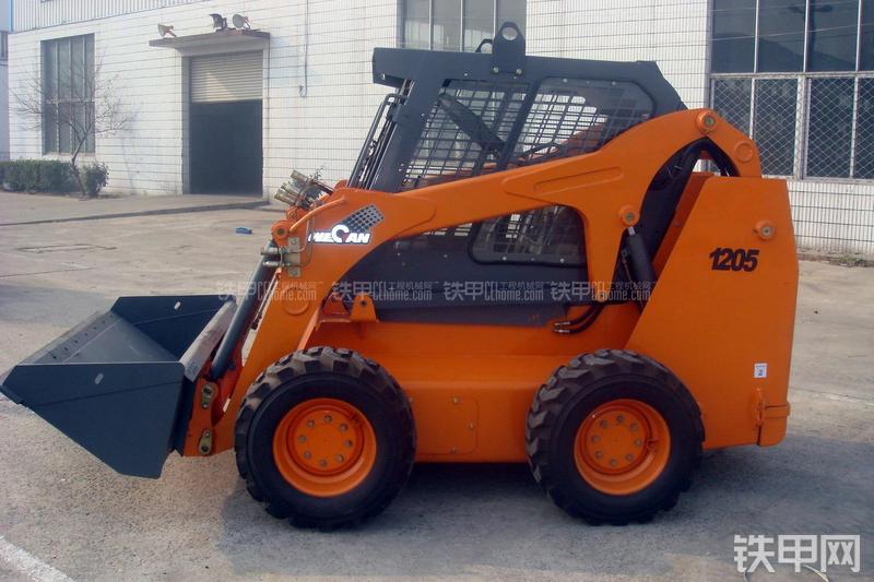 威肯GM1205滑移装载机整机外观