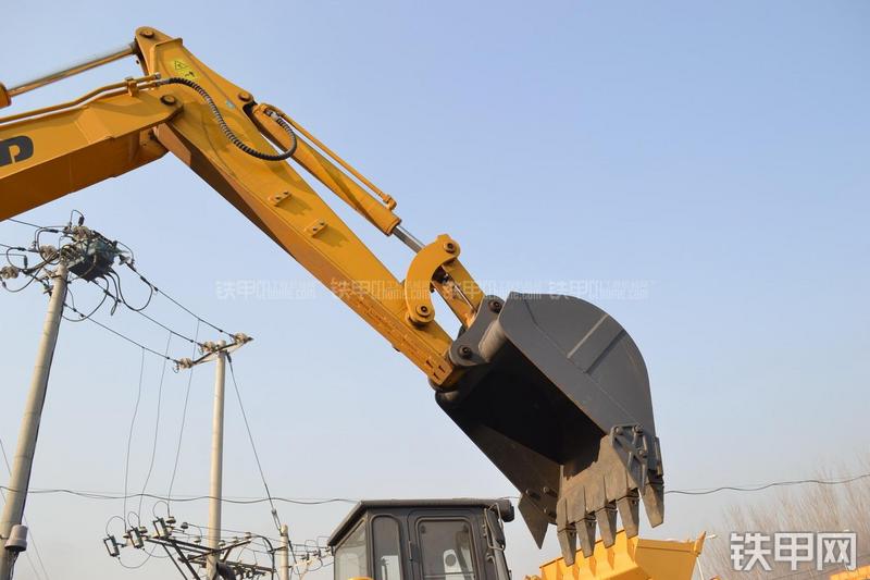 沃得重工W260-7挖掘机局部