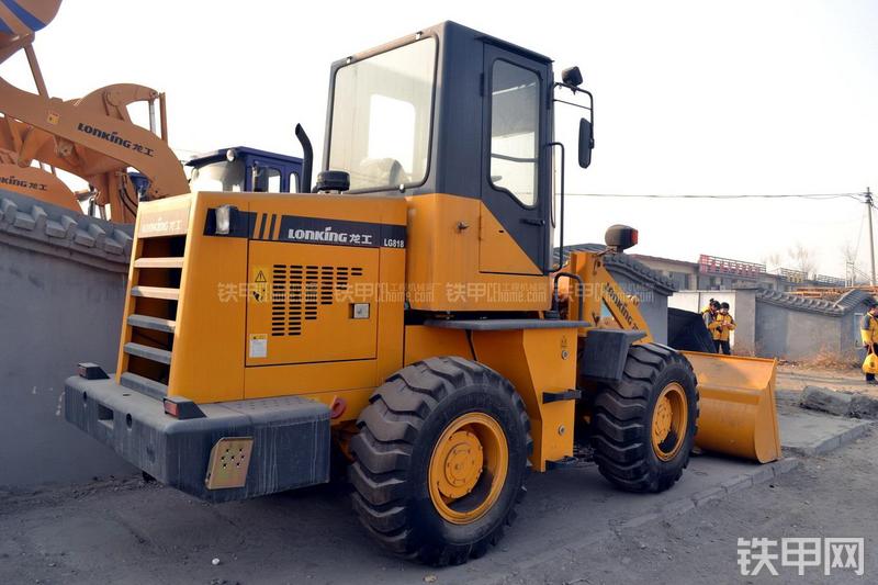 龙工LG818装载机整机外观