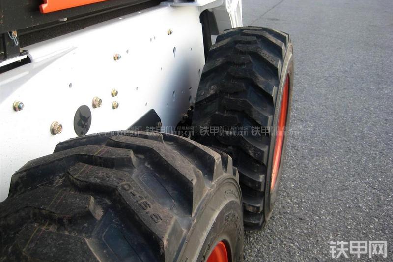 山猫S185滑移装载机局部