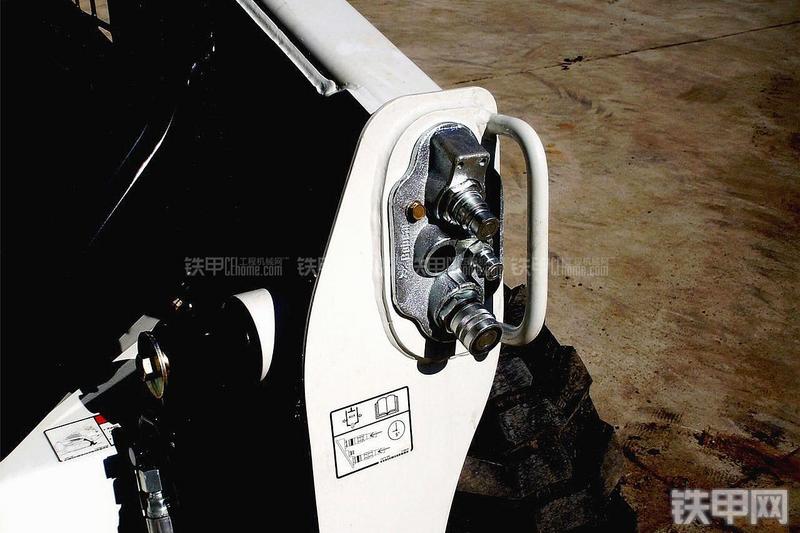 山猫S770滑移装载机局部