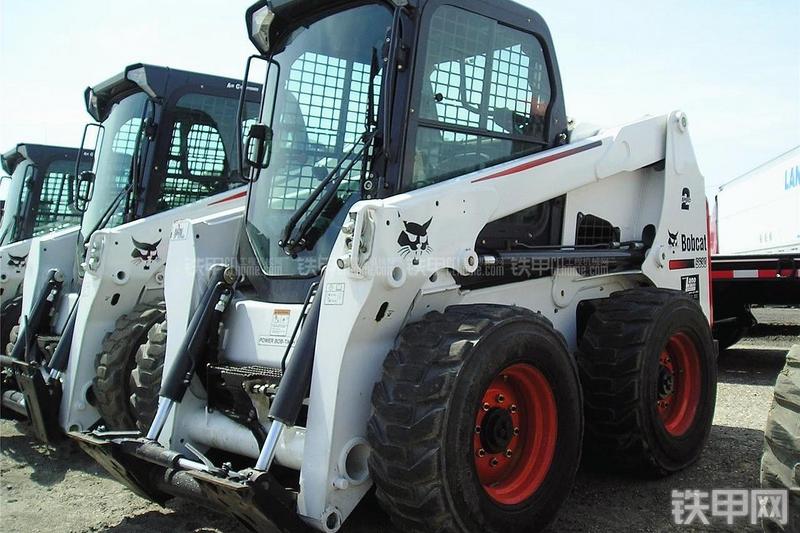 山猫S630滑移装载机整机外观