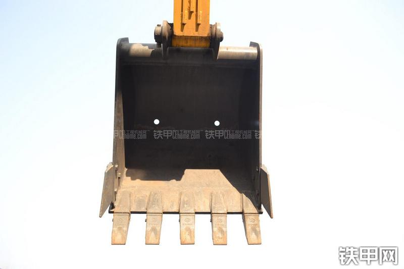 沃得重工W260-7挖掘机局部