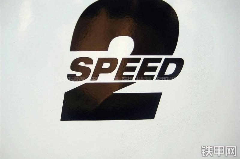 山猫S850滑移装载机局部