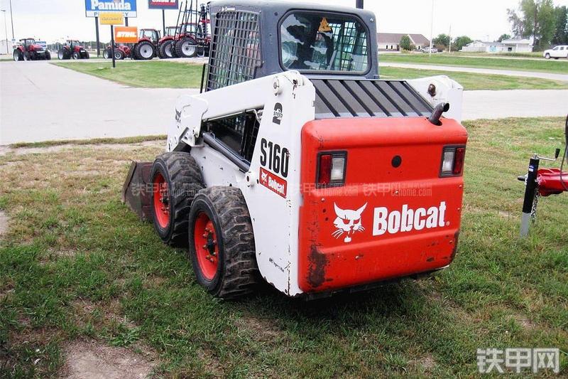 山猫S160滑移装载机整机外观
