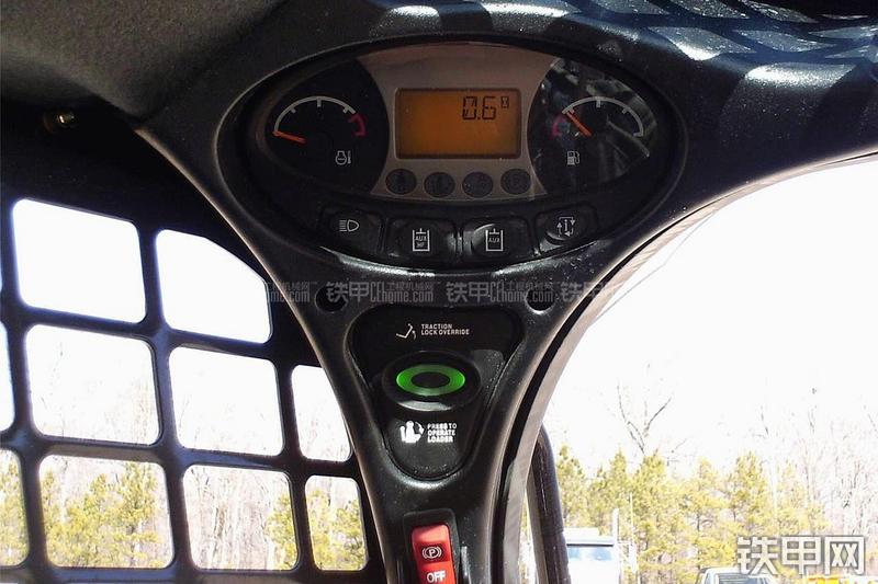 山猫S770滑移装载机局部