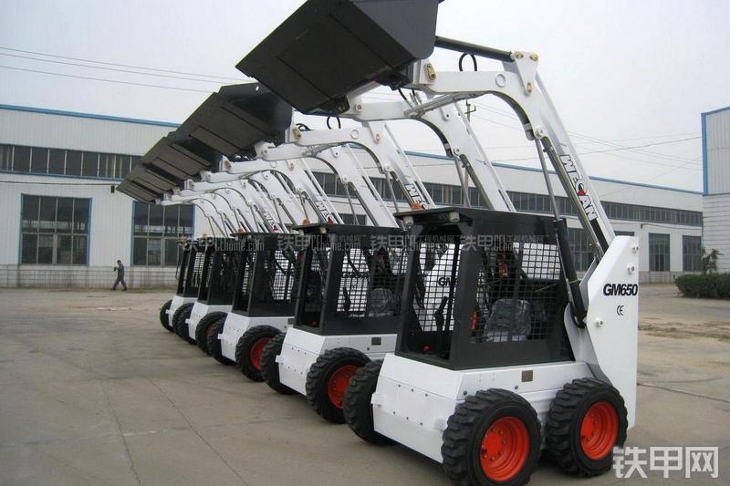 威肯GM650A滑移装载机整机外观