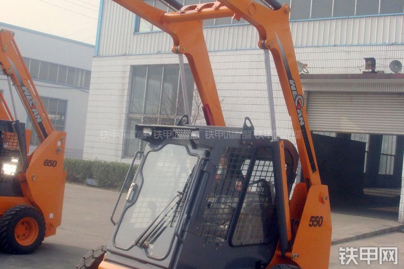 威肯GM550滑移装载机整机外观