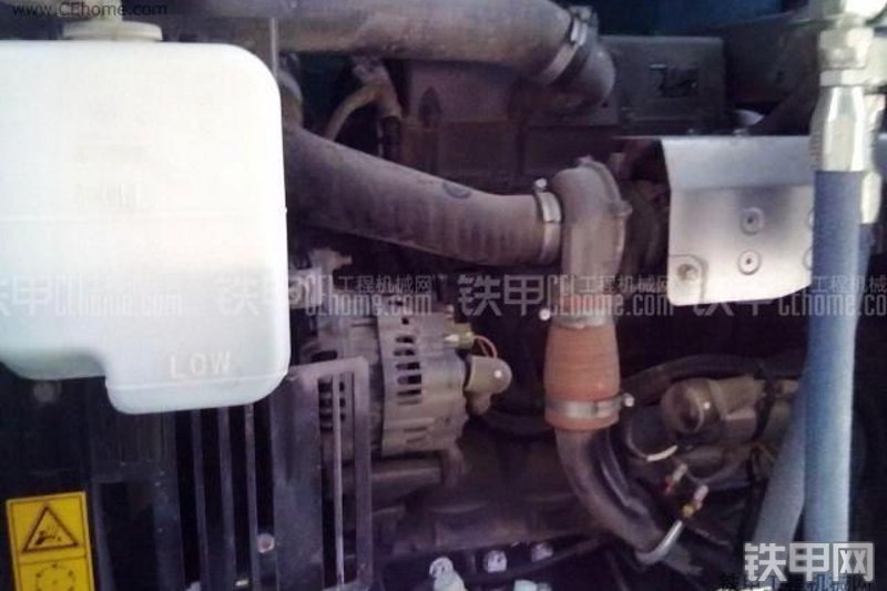 神钢SK75挖掘机局部