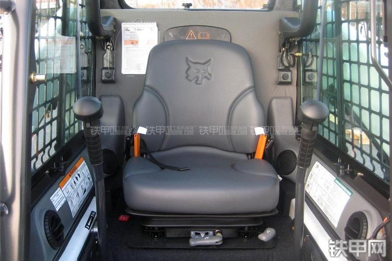 山猫S185滑移装载机局部