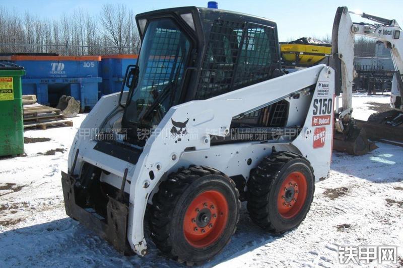 山猫S150滑移装载机整机外观