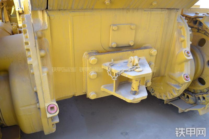 山推SD13标准型推土机局部