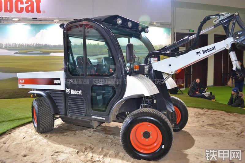 山猫5600多功能工具车整机外观