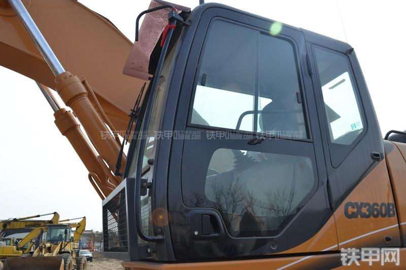 凯斯CX360B挖掘机局部