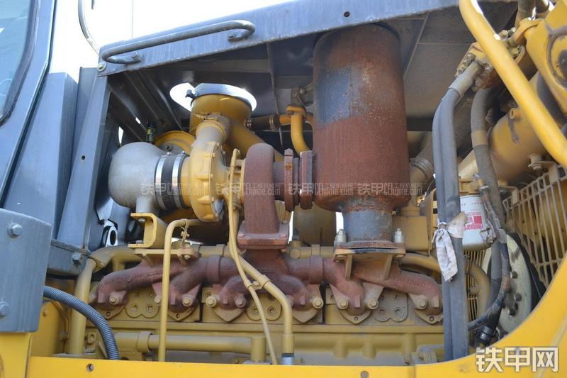 山推SD22标准型推土机局部