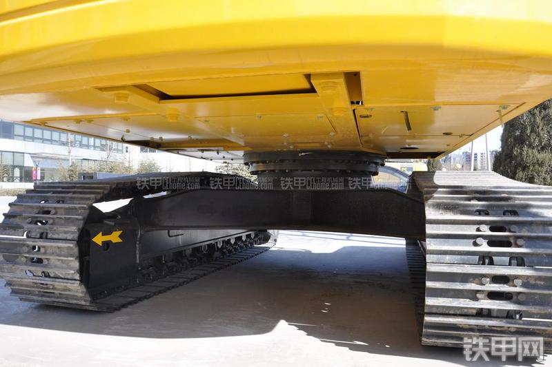 小松PC220-8挖掘机局部