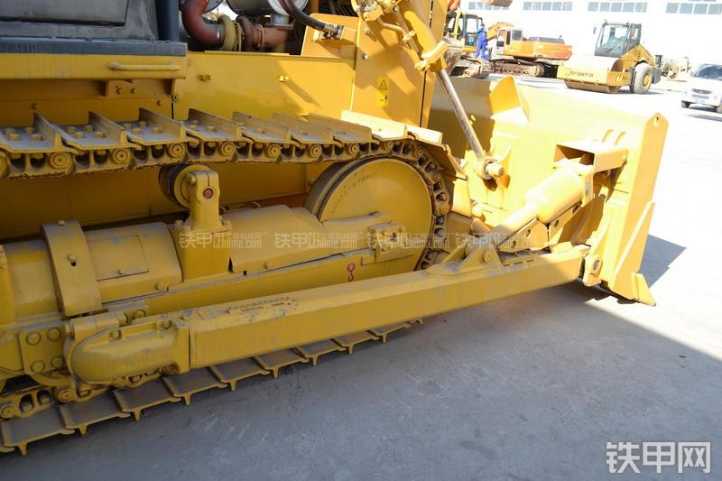 山推SD13标准型推土机局部