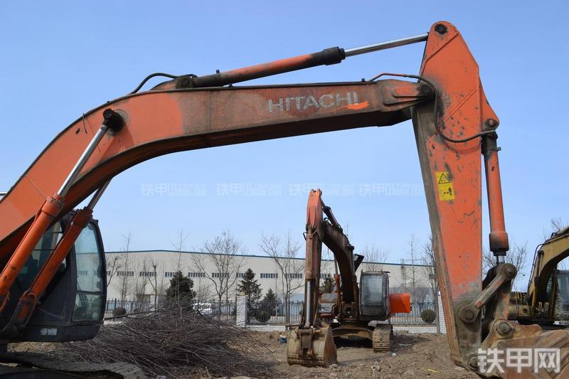 日立ZX250H-3挖掘机局部