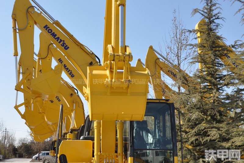 小松PC130-7挖掘机整机外观