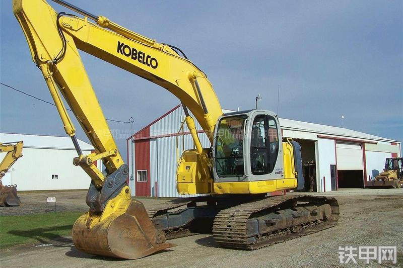 神钢SK235SR LC-2挖掘机整机外观