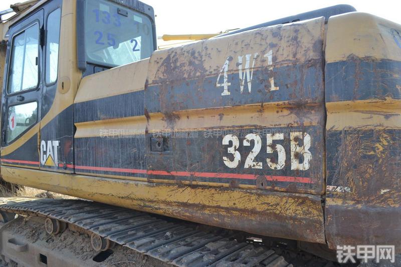 卡特彼勒325B挖掘机局部