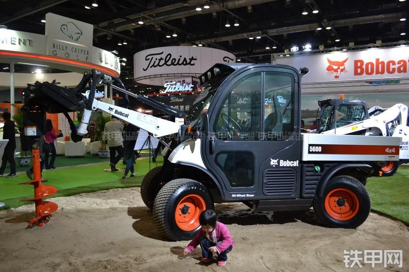 山猫5600多功能工具车整机外观