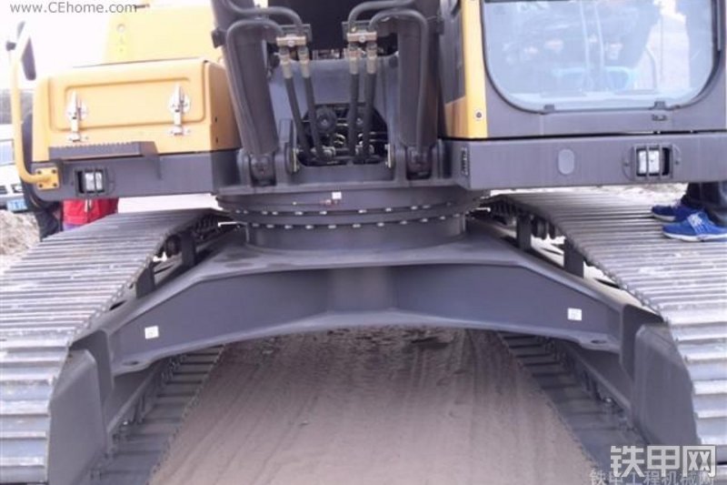 沃尔沃EC240B-Prime挖掘机局部