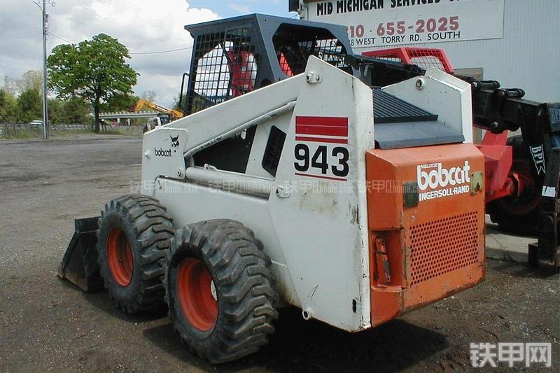 山猫943滑移装载机整机外观