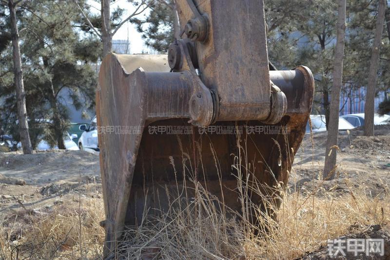 卡特彼勒325B挖掘机局部