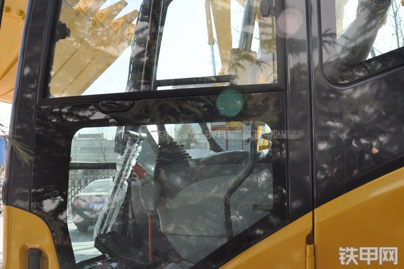 小松PC130-7挖掘机局部