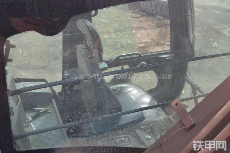 日立ZX240-3进口挖掘机局部