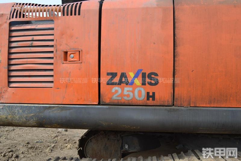 日立ZX250H-3挖掘机局部