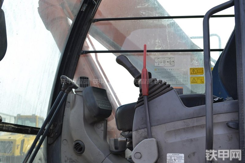 日立ZX250H-3挖掘机局部