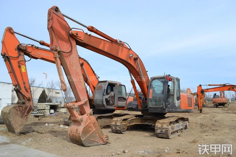 日立ZX240-3进口挖掘机整机外观