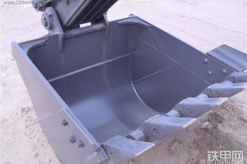 沃尔沃EC240B-Prime挖掘机局部