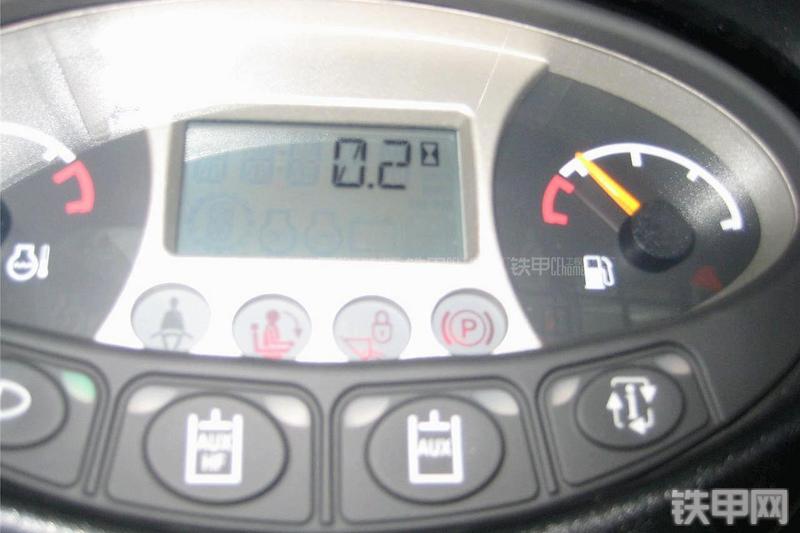 山猫S750滑移装载机局部