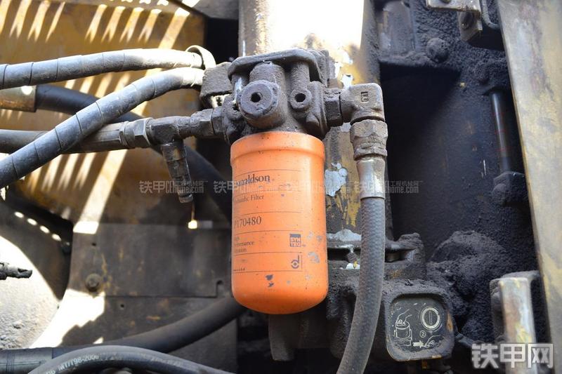 卡特彼勒325B挖掘机局部