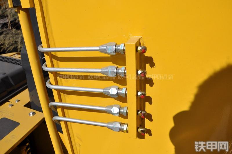 小松PC130-7挖掘机局部