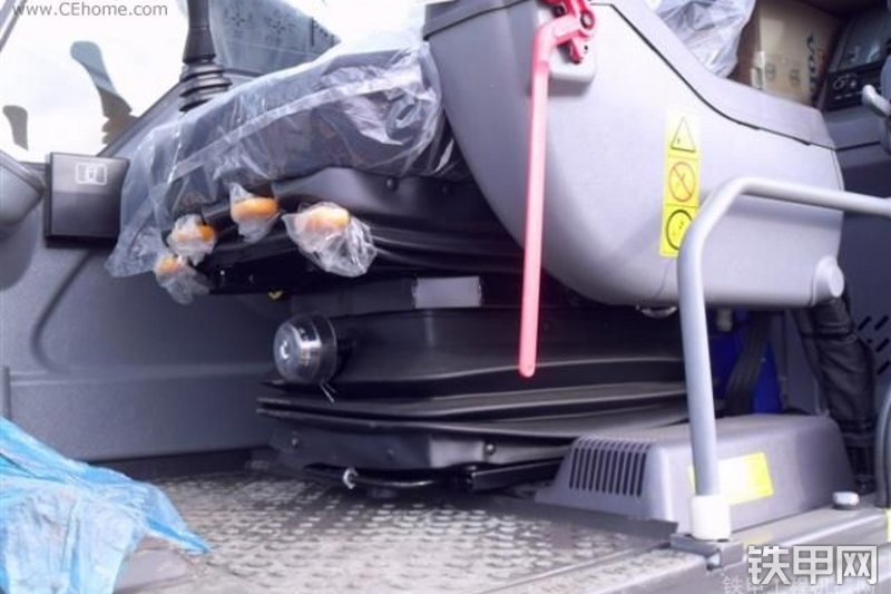 沃尔沃EC240B-Prime挖掘机局部